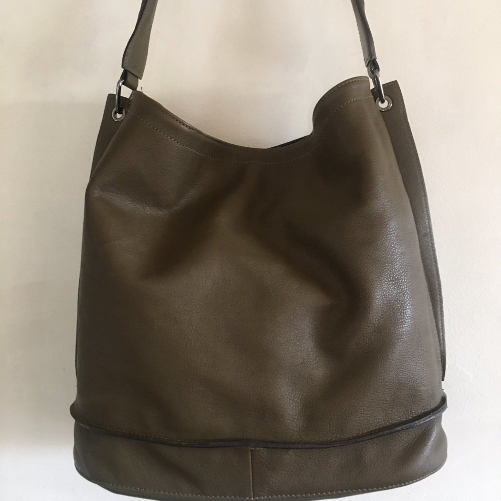 **SOLD**Longchamp 3D Large Olive Leather Hobo Bag - Picture 3 of 10